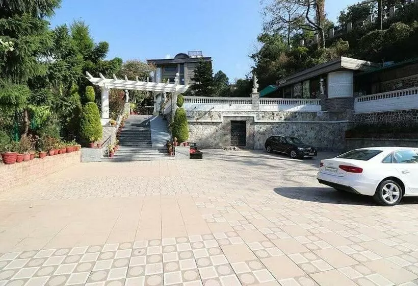 ホテル Shahanshahi Adventure Park & Wellness Resort 12 Km Away From Mussoorie