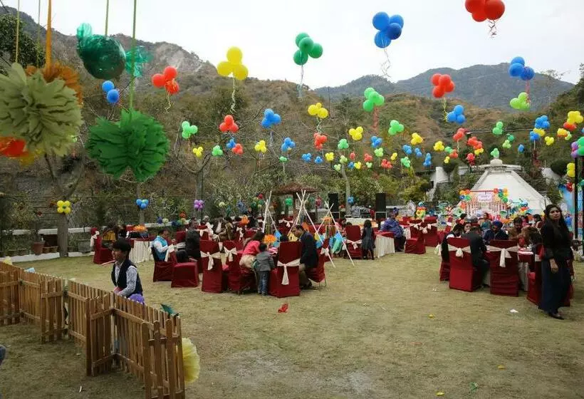 ホテル Shahanshahi Adventure Park & Wellness Resort 12 Km Away From Mussoorie