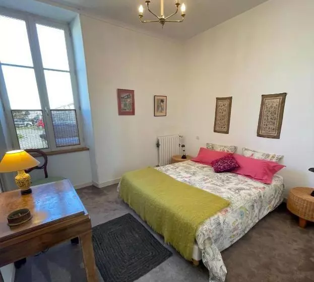 Aamiaismajoitus (B&B) Ferme De Maillezais