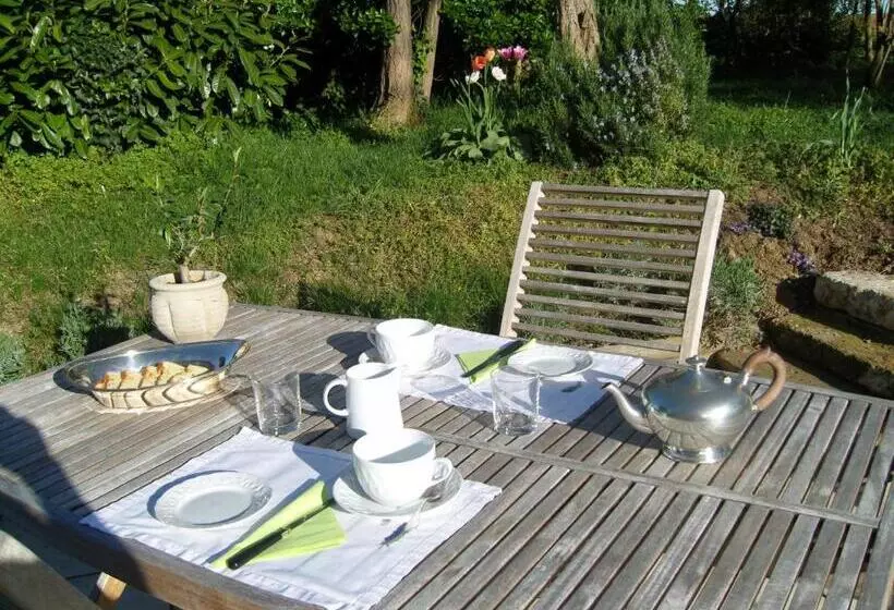 Aamiaismajoitus (B&B) Ferme De Maillezais