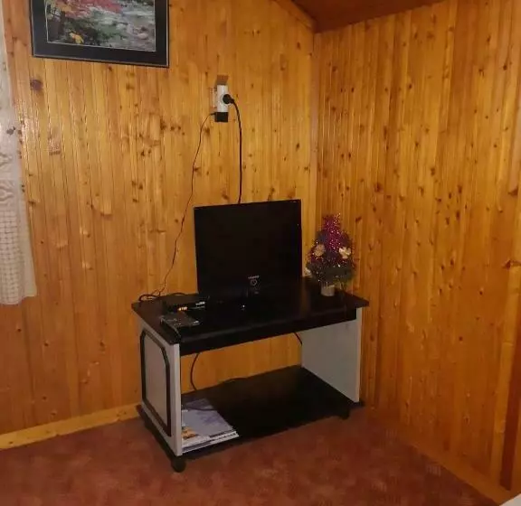 ベッドアンドブレックファースト Garden Etterem Kávézó és Panzió Tahitótfalú