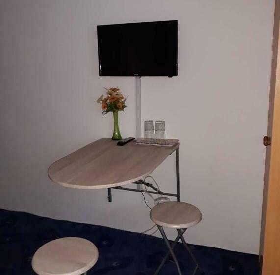 Bed and Breakfast Garden Etterem Kávézó és Panzió Tahitótfalú