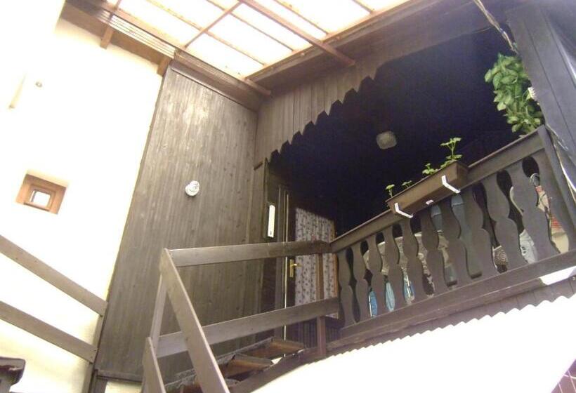 Bed and Breakfast Garden Etterem Kávézó és Panzió Tahitótfalú