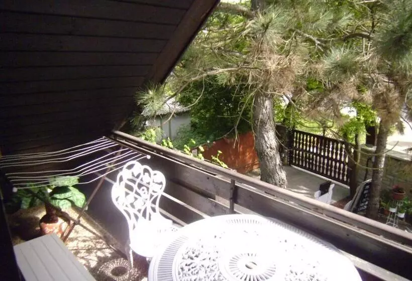ベッドアンドブレックファースト Garden Etterem Kávézó és Panzió Tahitótfalú