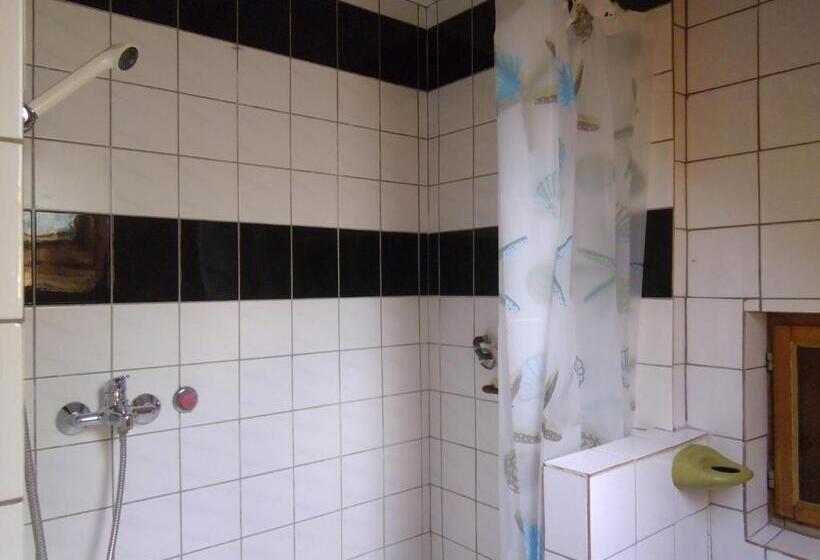 Bed and Breakfast Garden Etterem Kávézó és Panzió Tahitótfalú