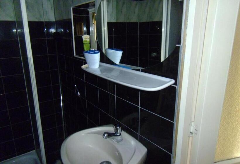 Bed and Breakfast Garden Etterem Kávézó és Panzió Tahitótfalú