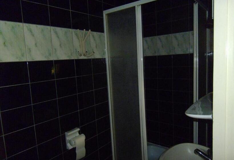 Bed and Breakfast Garden Etterem Kávézó és Panzió Tahitótfalú