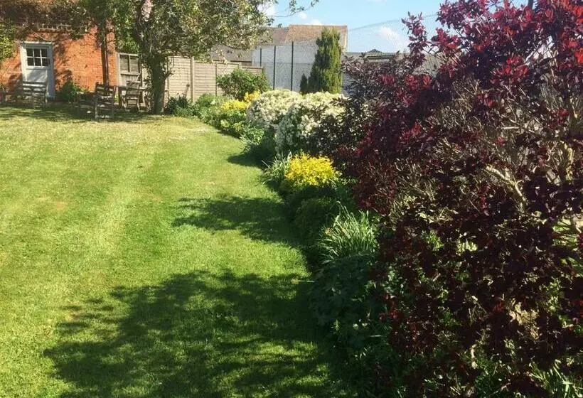 تختخواب و صبحانه Mill Farm