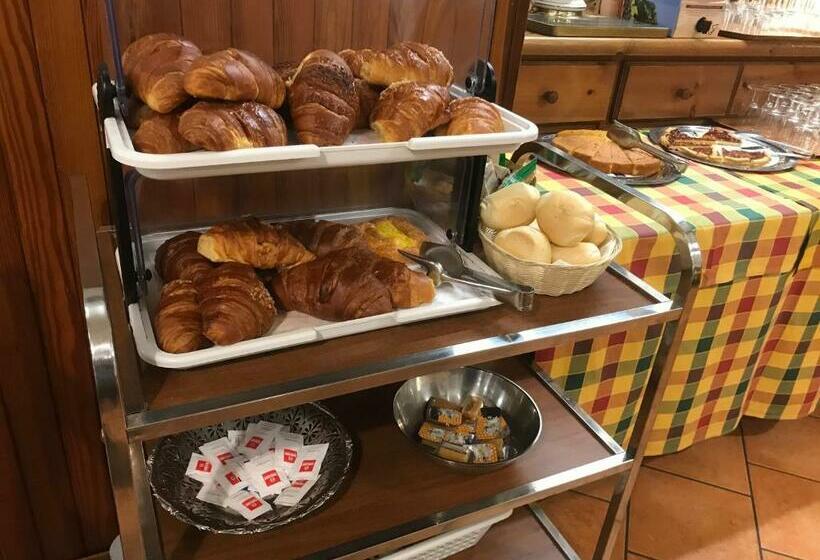 בית מלון כפרי Albergo Pineta