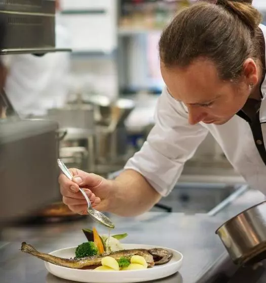 Hotelli Gasthof Zur Sonne