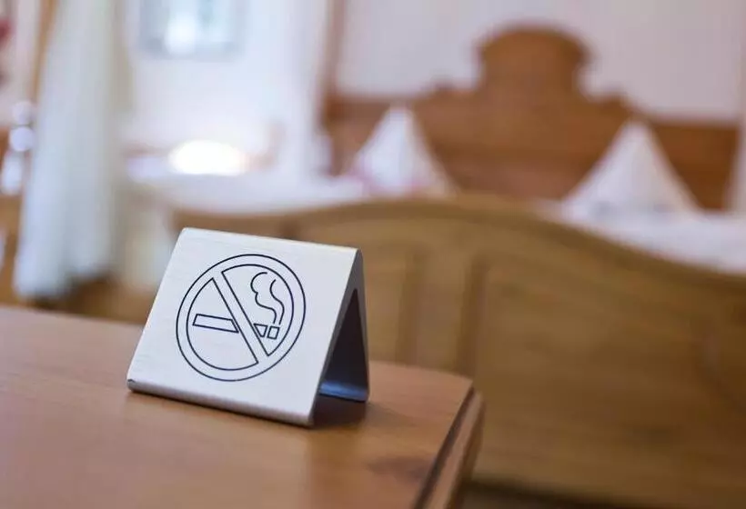 Hotelli Gasthof Zur Sonne