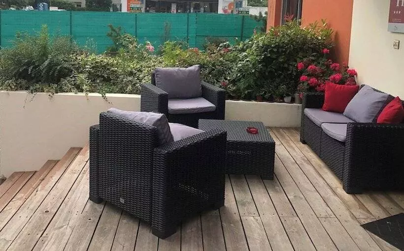 ホテル Adonis Lyon Est Hôtel Artys