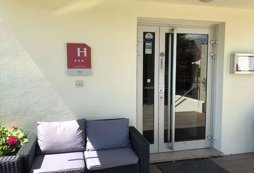 ホテル Adonis Lyon Est Hôtel Artys