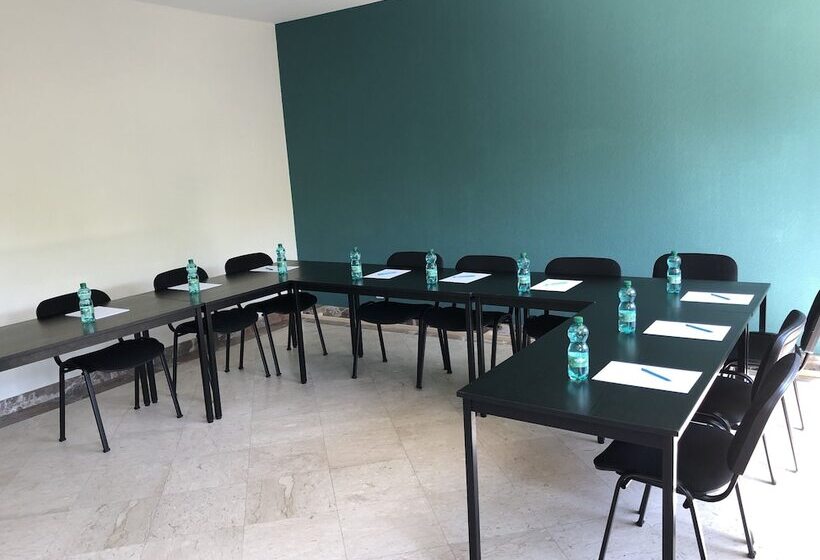 ホテル Adonis Lyon Est Hôtel Artys