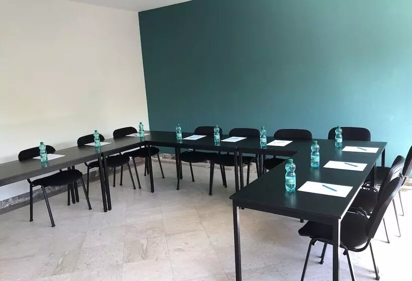 ホテル Adonis Lyon Est Hôtel Artys