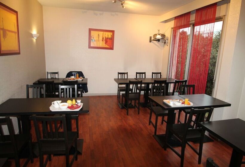 Отель Adonis Lyon Est Hôtel Artys