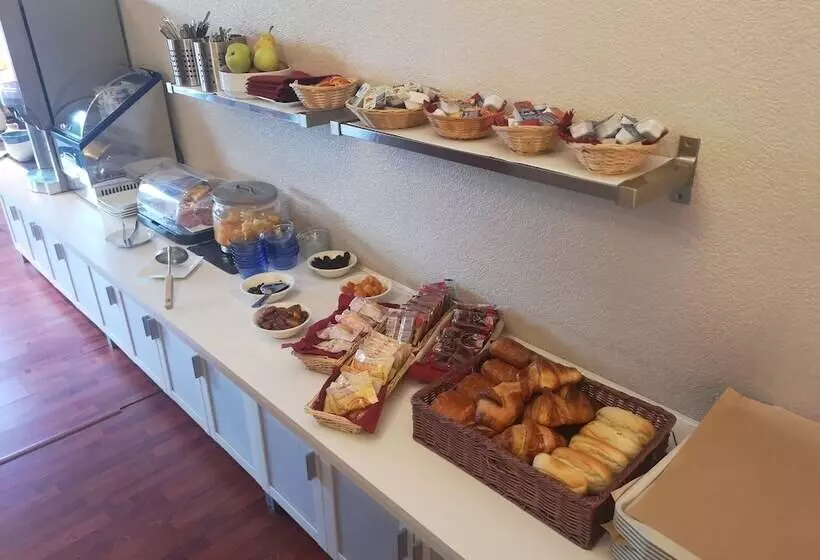 ホテル Adonis Lyon Est Hôtel Artys