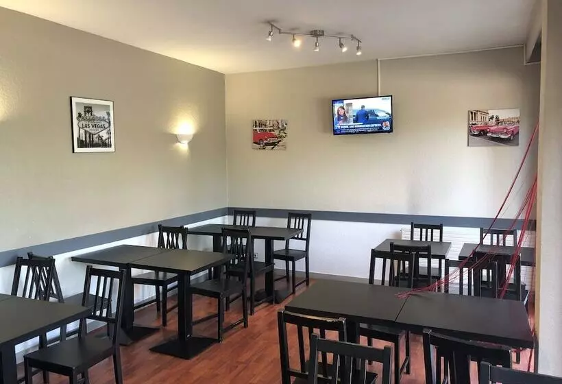 ホテル Adonis Lyon Est Hôtel Artys