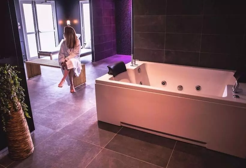 Brit Hotel Le Galion & Spa