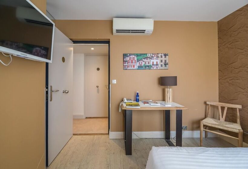 בית מלון כפרי Cosmopolitain