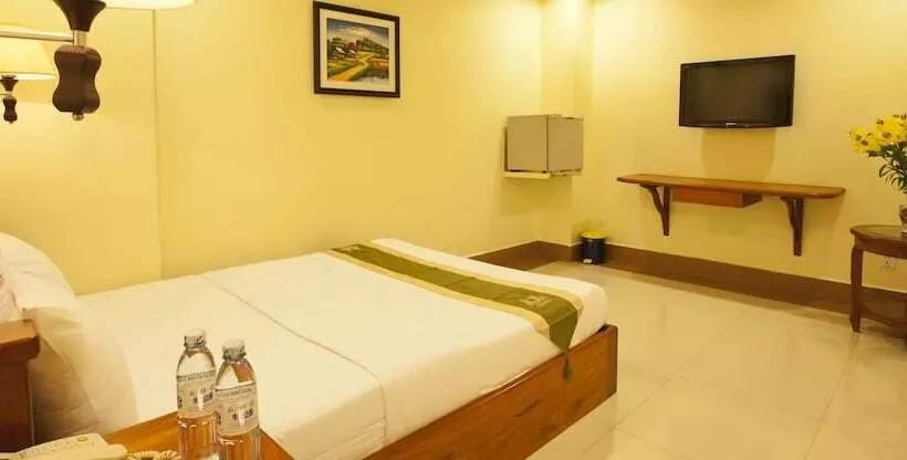 בית מלון כפרי Golden House International