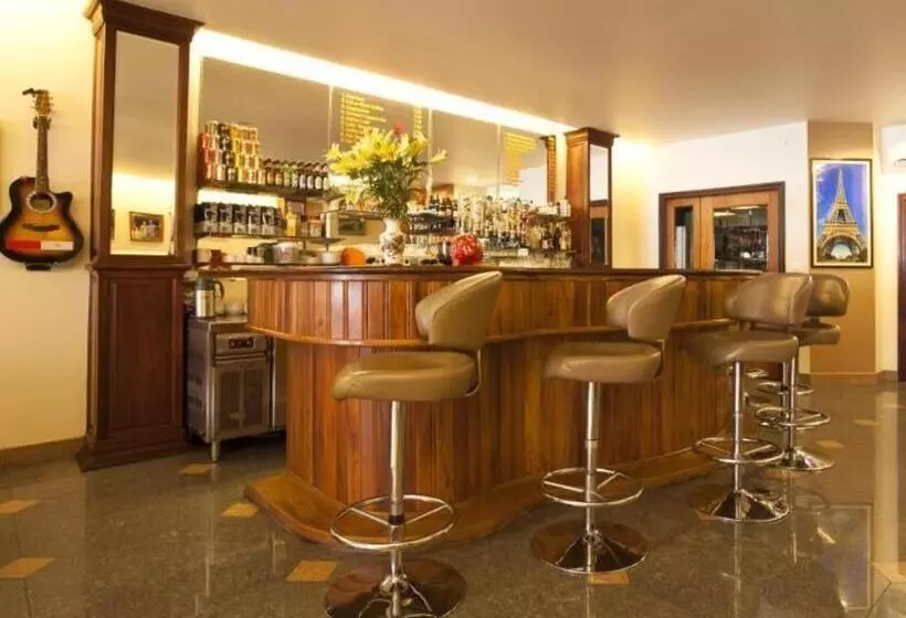 בית מלון כפרי Golden House International