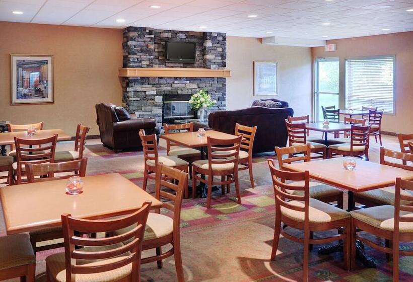 בית מלון כפרי Pomeroy Inn And Suites Chetwynd