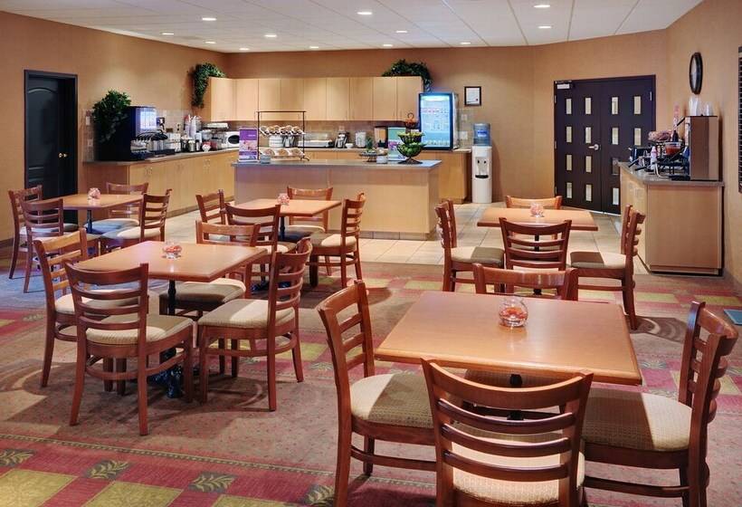 בית מלון כפרי Pomeroy Inn And Suites Chetwynd