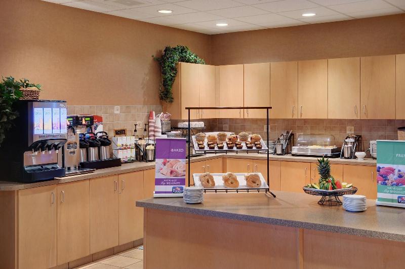 בית מלון כפרי Pomeroy Inn And Suites Chetwynd