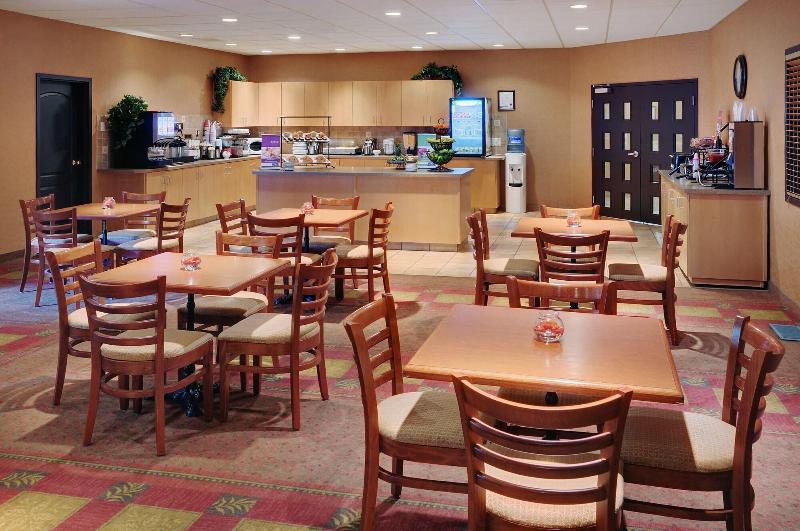 בית מלון כפרי Pomeroy Inn And Suites Chetwynd