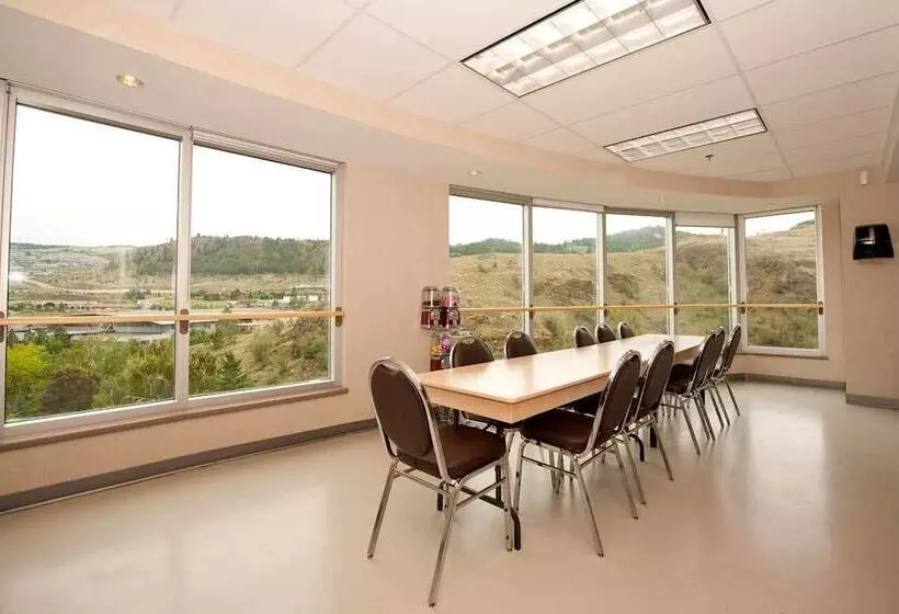 בית מלון כפרי Residence & Conference Centre Kamloops