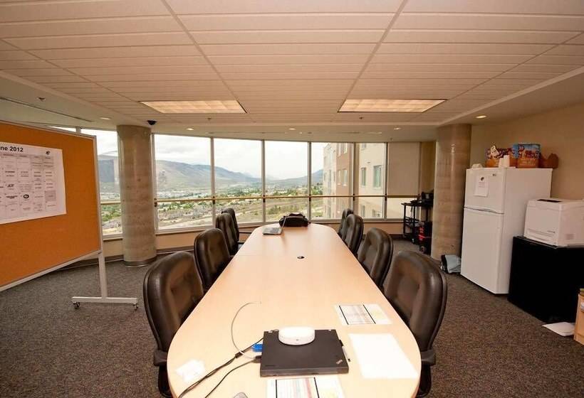 בית מלון כפרי Residence & Conference Centre   Kamloops