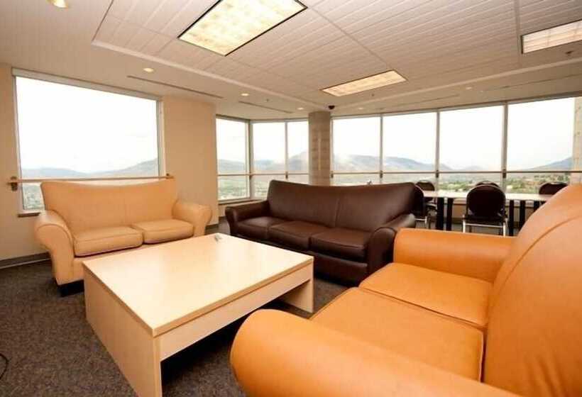 בית מלון כפרי Residence & Conference Centre   Kamloops