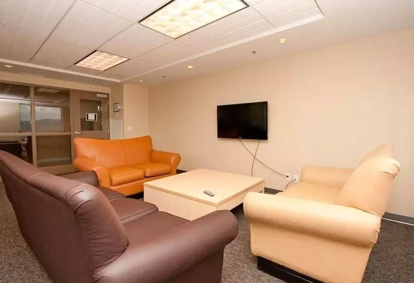 בית מלון כפרי Residence & Conference Centre Kamloops