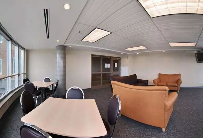 בית מלון כפרי Residence & Conference Centre Kamloops