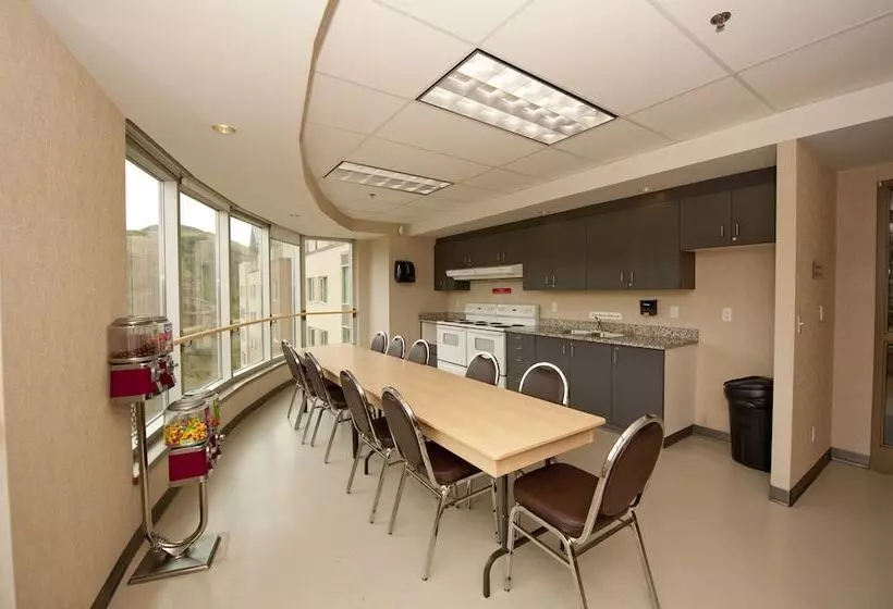 בית מלון כפרי Residence & Conference Centre Kamloops