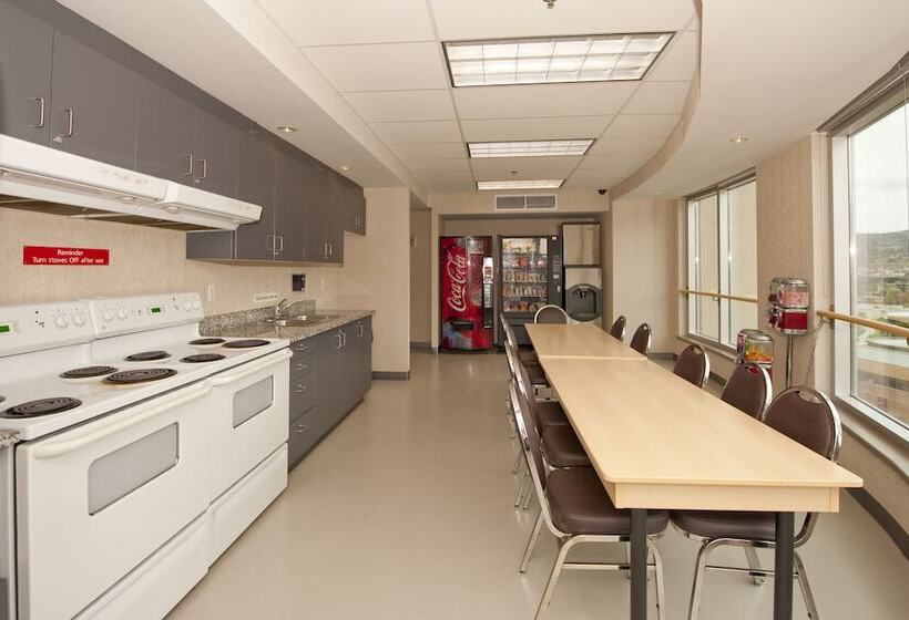 בית מלון כפרי Residence & Conference Centre   Kamloops