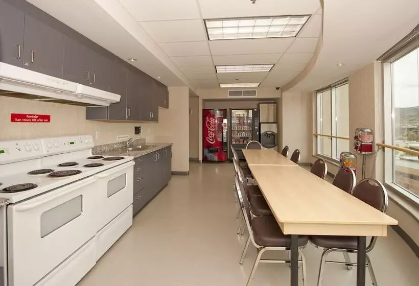 בית מלון כפרי Residence & Conference Centre Kamloops