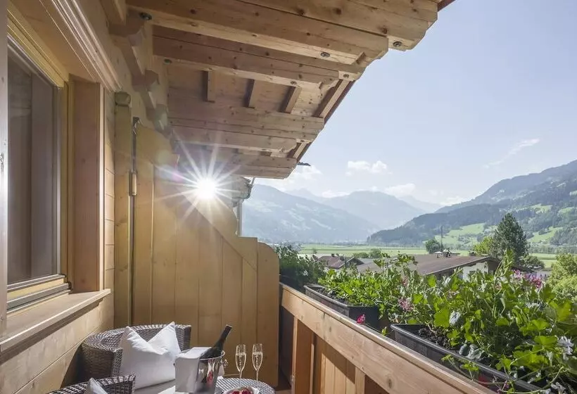 Отель Riedl Im Zillertal