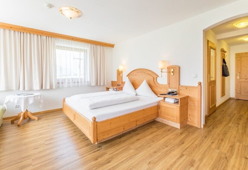 Отель Riedl Im Zillertal