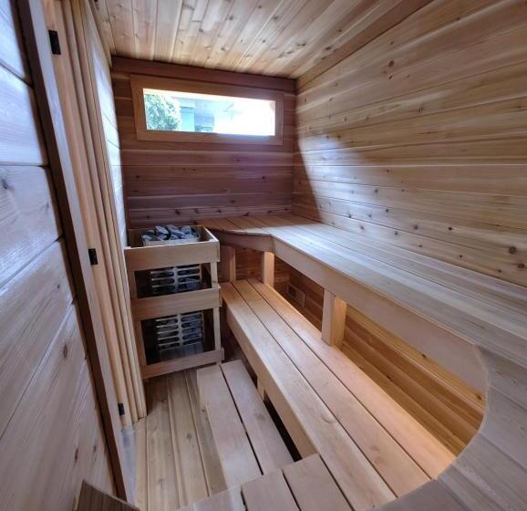 Отель Skwachays Lodge