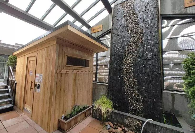 בית מלון כפרי Skwachays Lodge