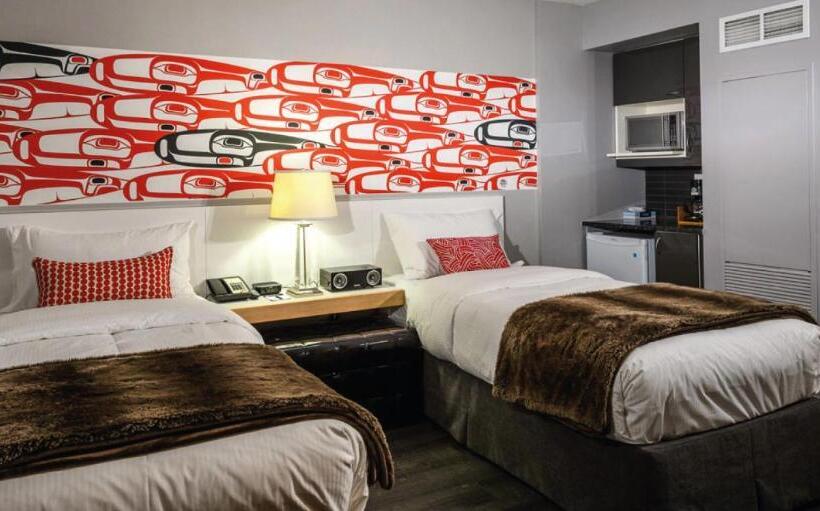 Отель Skwachays Lodge