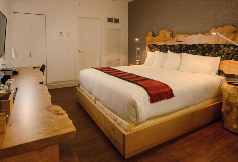 Отель Skwachays Lodge