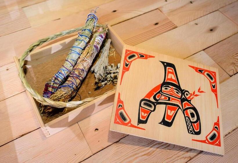 Отель Skwachays Lodge