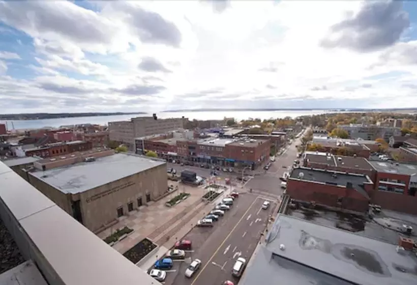 בית מלון כפרי The Holman Grand