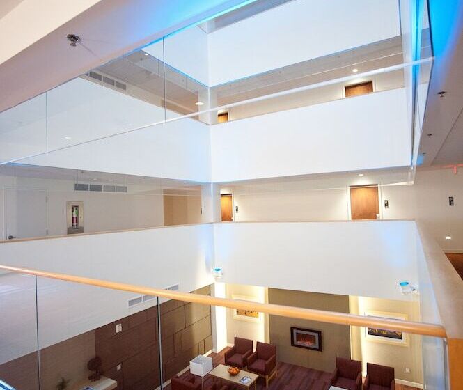 בית מלון כפרי The Holman Grand