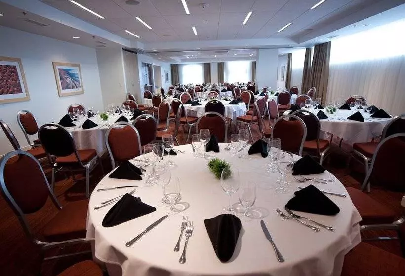 בית מלון כפרי The Holman Grand