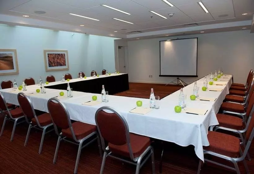 בית מלון כפרי The Holman Grand