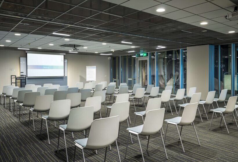 Отель Tulip Inn Eindhoven Airport